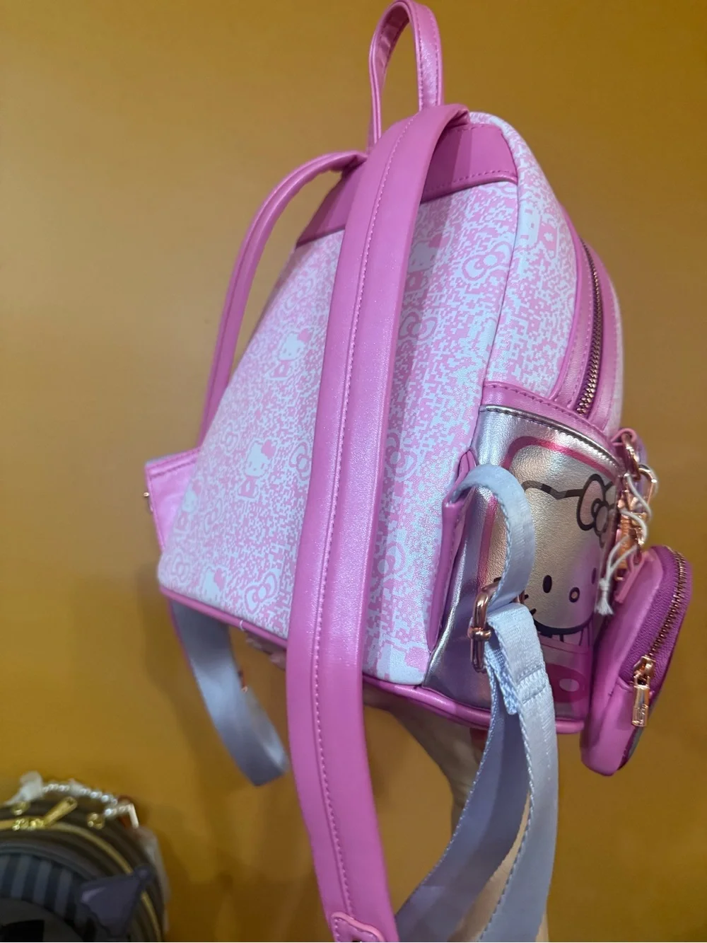 Hello Kitty Lenticular TV Bag with cell phone coin bag Exclusive release